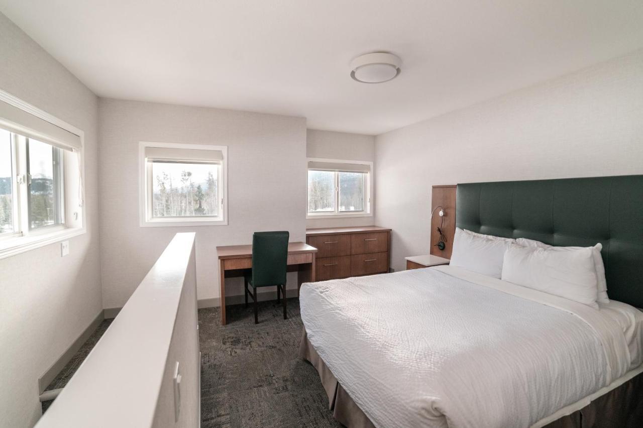 Mount Robson Inn Джаспър Екстериор снимка
