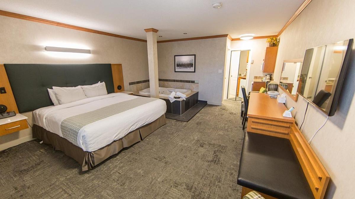 Mount Robson Inn Джаспър Стая снимка