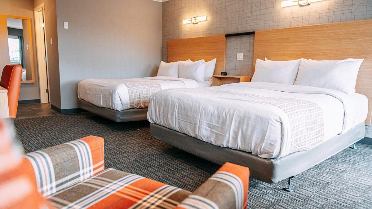 Mount Robson Inn Джаспър Екстериор снимка