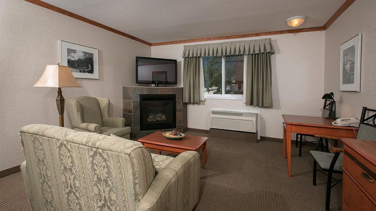 Mount Robson Inn Джаспър Стая снимка