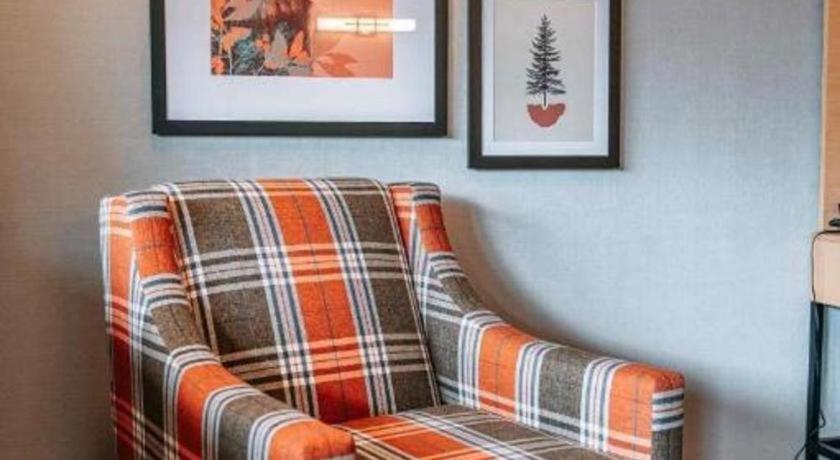 Mount Robson Inn Джаспър Екстериор снимка