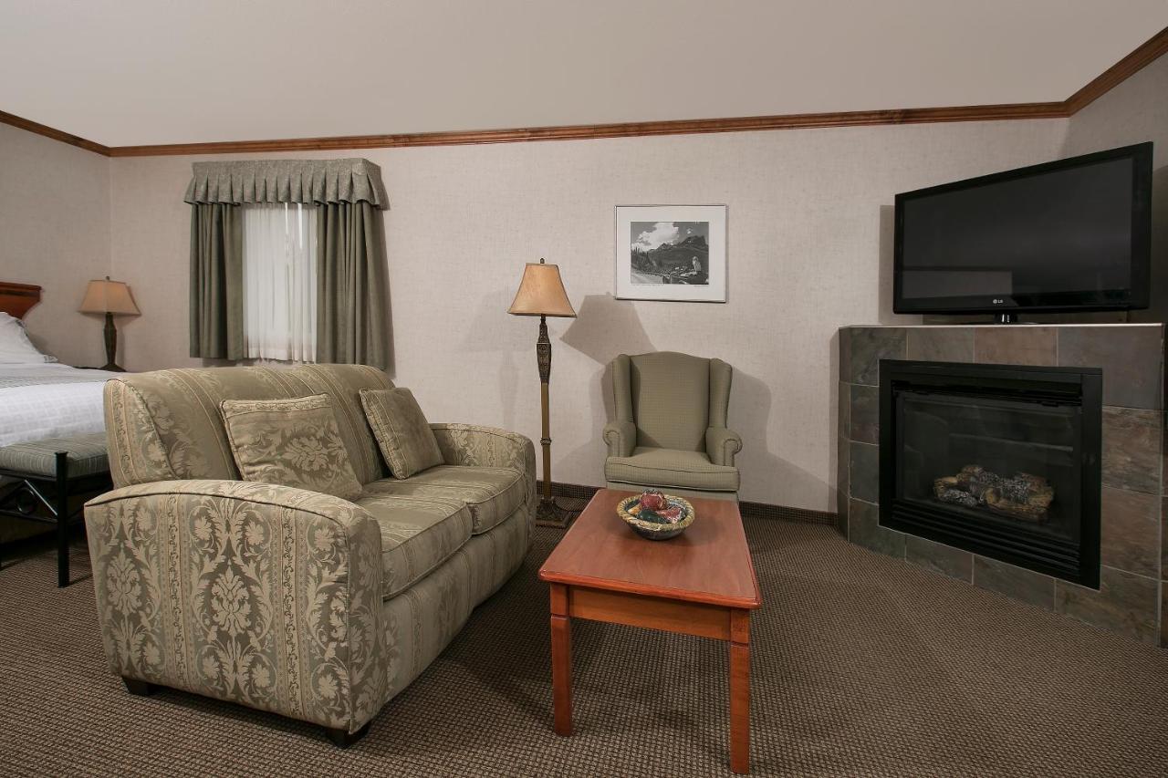 Mount Robson Inn Джаспър Екстериор снимка